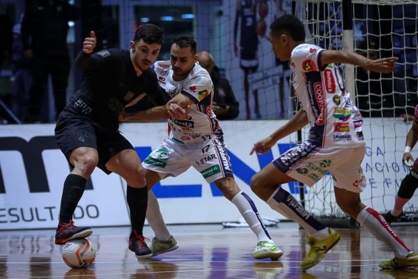 Imagem referente a notícia: Cascavel Futsal abre dois gols de vantagem, mas cede empate ao Corinthians pela LNF