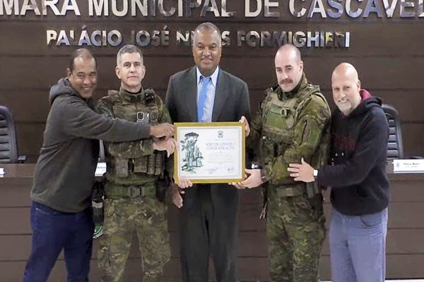 Imagem referente a notícia: Homenagem reconhece atuação do BPFron na segurança das fronteiras no oeste Paraná
