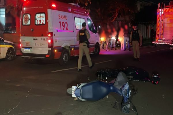 Imagem referente a notícia: Jovem de 26 anos morre após forte colisão de trânsito entre moto e carro no centro de Cascavel