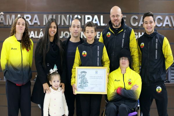 Imagem referente a notícia: Pedro dos Santos é homenageado na Câmara de Cascavel por conquistas na canoagem nacional