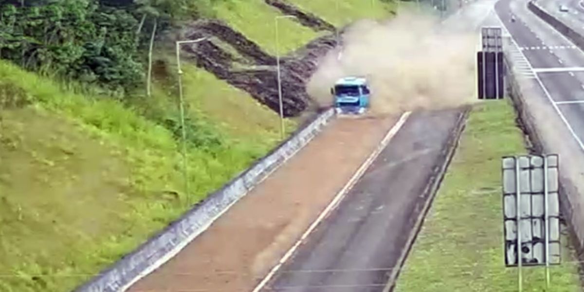Carreta com 35 toneladas evita tragédia ao acessar área de escape na BR-277 no Litoral do Paraná
