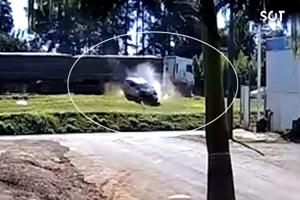 Imagem referente a notícia: Imagens fortes mostram o momento exato de colisão frontal na BR-277 em Cascavel