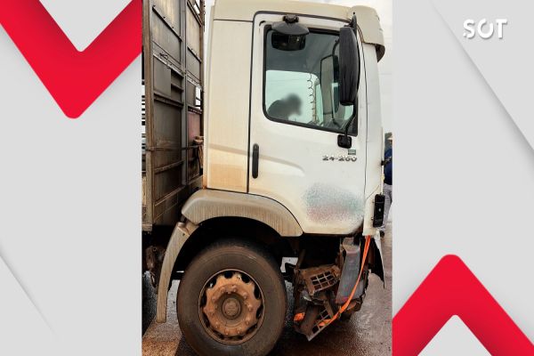 Imagem referente a notícia: Colisão transversal entre caminhão e automóvel deixa duas pessoas feridas na PR-497 em Itaipulândia