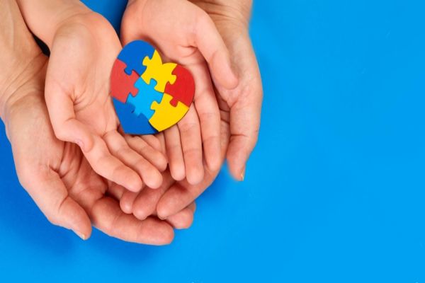 Secretaria de Saúde investirá R$ 43,4 milhões para apoiar tratamento de pessoas com TEA