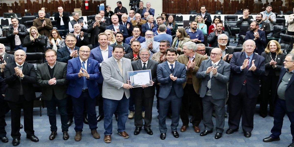 Assembleia celebra as seis décadas de Cohapar, empresa que criou mais de 370 mil moradias no Paraná