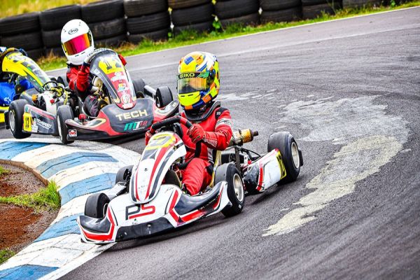 Imagem referente a notícia: Pietro Sorbara se mantém invicto no Metropolitano de Kart de Cascavel