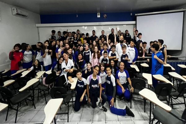 Imagem referente a notícia: Investigação criminal explicada: Polícia Civil leva palestra educativa a alunos em Cascavel