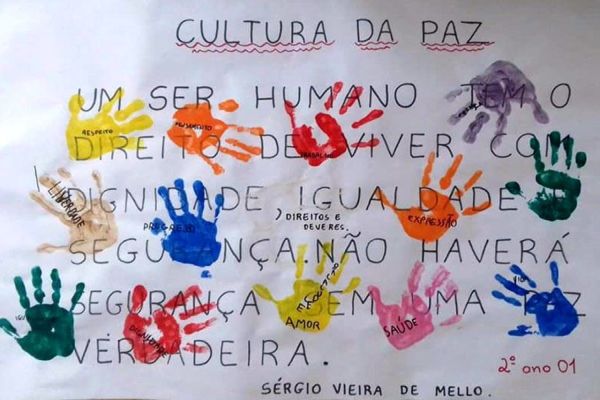 Imagem referente a notícia: Projeto aprovado de Madril inclui “Paz na Escola” no calendário oficial de eventos