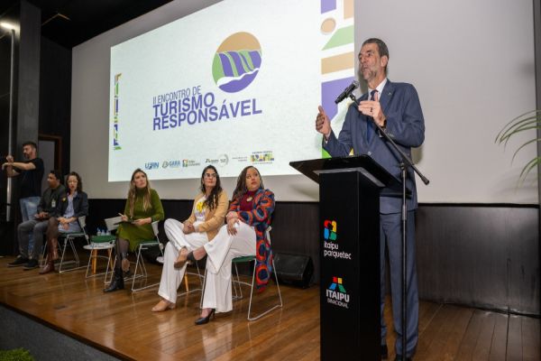 Imagem referente a notícia: Itaipu assina com Ministério do Turismo Pacto contra exploração sexual de crianças e adolescentes