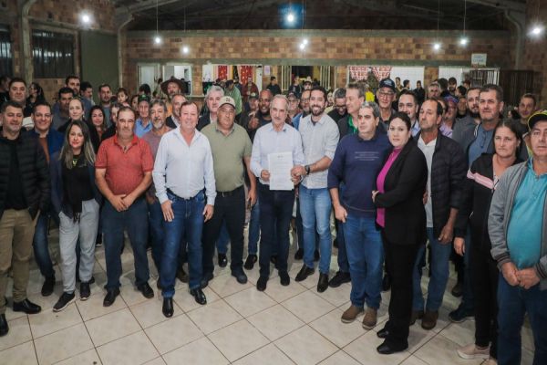 Obra esperada há décadas é autorizada e moradores comemoram início do asfalto na Estrada São Roque no distrito de São Salvador em Cascavel