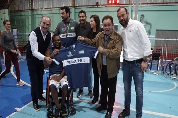 Paradesporto de Cascavel recebe 10 cadeiras de rodas personalizadas para o basquete adaptado