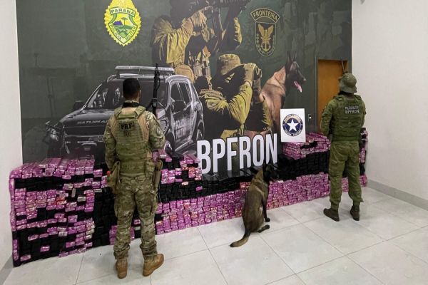 Imagem referente a notícia: Mais de 1 tonelada de maconha é encontrada escondida em maquinário agrícola em Umuarama