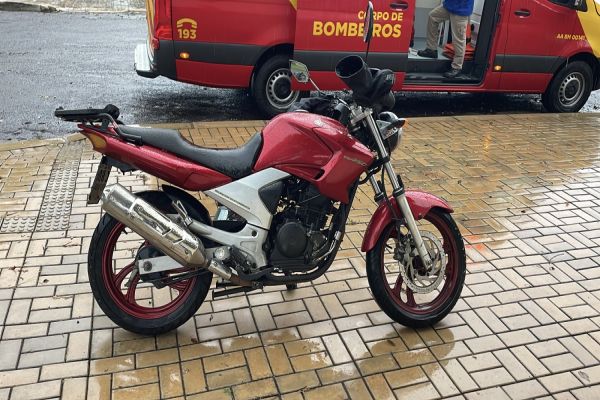 Imagem referente a notícia: Motociclista sofre queda no bairro São Cristóvão, em Cascavel