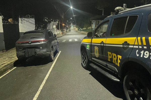 PRF flagra SUV clonada e prende dois homens na BR-116