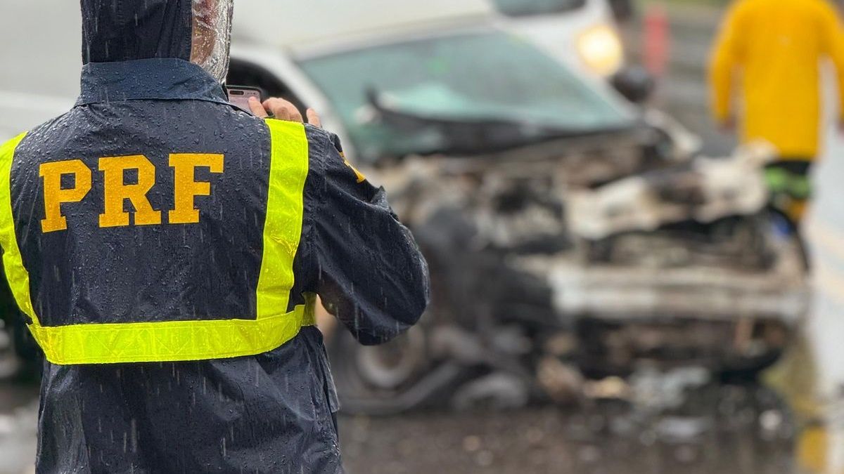 Colisão frontal deixa dois mortos e dois feridos na BR-277 em Virmond