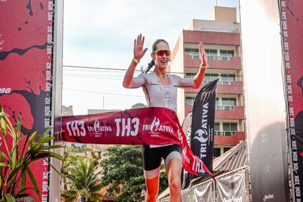 Imagem referente a notícia: Rafaella Leindecker Cardoso: A Primeira Triatleta de Corbélia conquista pódio em Cascavel