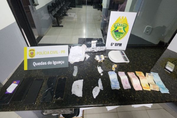 Imagem referente a notícia: Casal é preso por tráfico de drogas em Espigão Alto do Iguaçu durante ação conjunta da PM e Polícia Civil