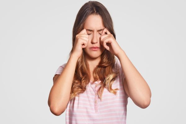 Ceratocone: doença ocular que começa com coceira nos olhos pode levar à necessidade de cirurgia