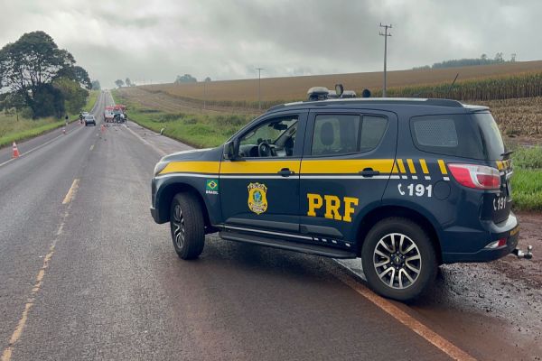 Imagem referente a notícia: Jovem de 24 anos morre em colisão frontal entre moto e carreta na BR-369, entre Cascavel e Corbélia
