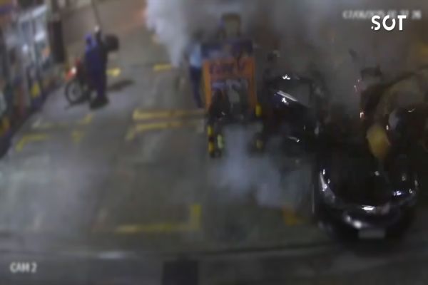 Imagem referente a notícia: Explosão em posto de combustíveis deixa um morto e outro ferido grave