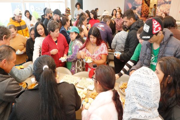 Catuaí homenageia mais de 100 trabalhadores pelo Dia dos Catadores de Materiais Recicláveis