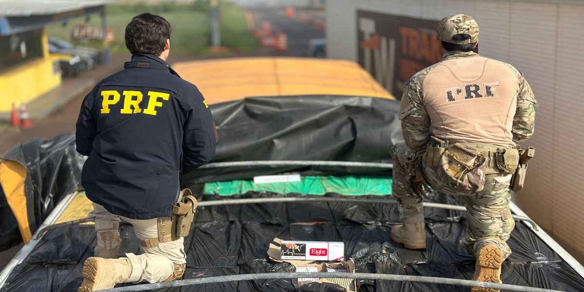 PRF flagra carreta paraguaia com 450 mil maços de cigarros escondidos sob nota falsa de arroz