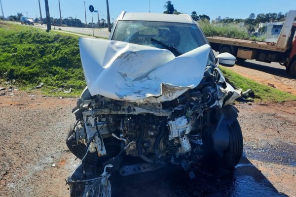 Imagem referente a notícia: Abalroamento na PR-317 deixa duas pessoas com ferimentos leves em Toledo