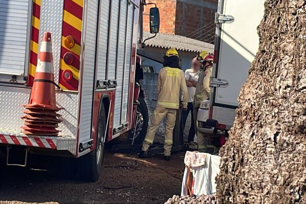 Imagem referente a notícia: Tragédia em oficina:  Trabalhador é esmagado por cabine de caminhão durante manutenção em Cascavel