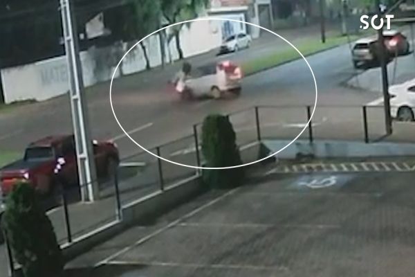 Imagem referente a notícia: Motociclista fica ferido em colisão e é flagrado sem CNH em Cascavel