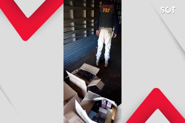 Imagem referente a notícia: PRF encontra carga irregular de perfumes escondida em caminhão no Paraná
