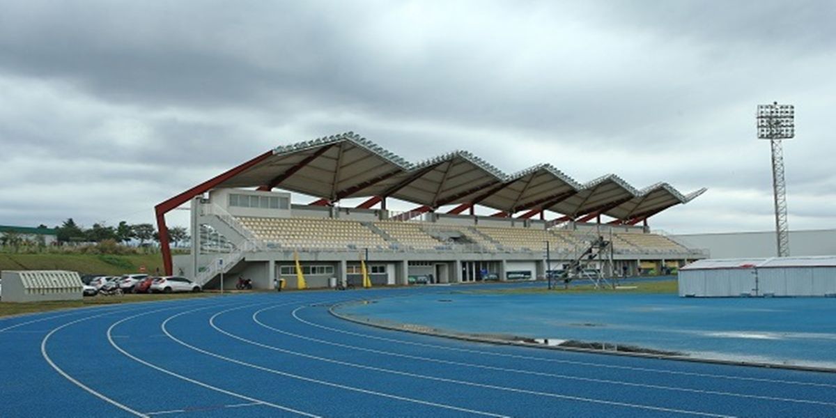 Fase macrorregional dos Jogos Escolares atrai centenas de jovens ao Centro Nacional de Atletismo em Cascavel
