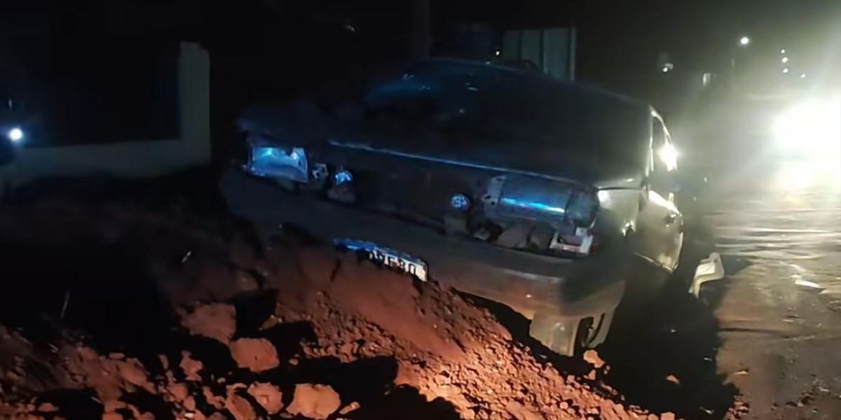 Casal fica ferido após carro bater em barranco na BR-369, em Cascavel