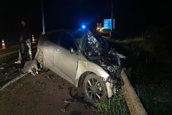 Imagem referente a notícia: Homem morre na hora após bater de frente com carreta na BR-277 em Céu Azul