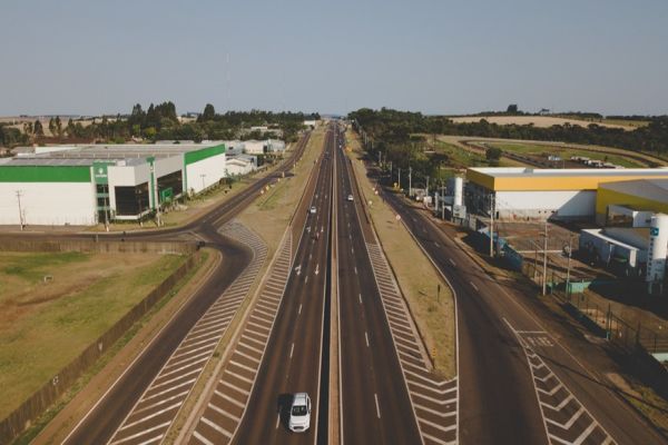 Imagem referente a notícia: Usuários das rodovias sob concessão da EPR Iguaçu terão descontos nas tarifas; redução progressiva pode chegar a 98%