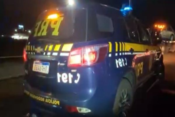 Imagem referente a notícia: Família se envolve em acidente no Trevo Cataratas em Cascavel