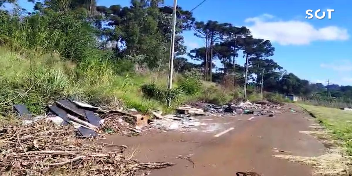 Descarte irregular de lixo preocupa moradores no Bairro Floresta em Cascavel