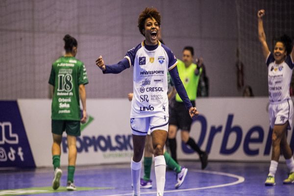 Imagem referente a notícia: Stein Cascavel goleia Female fora de casa por 6x0 e segue na liderança da Liga Feminina de Futsal