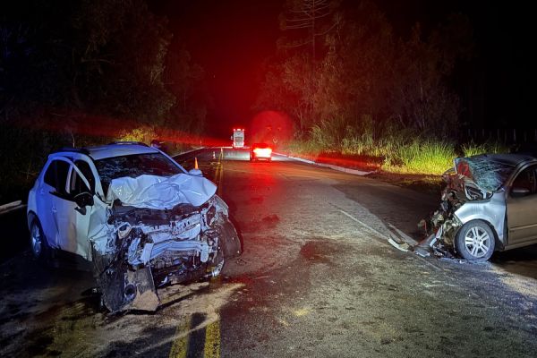 Imagem referente a notícia: Colisão frontal deixa um morto e motorista embriagado atropela corpo na BR-476, em Lapa