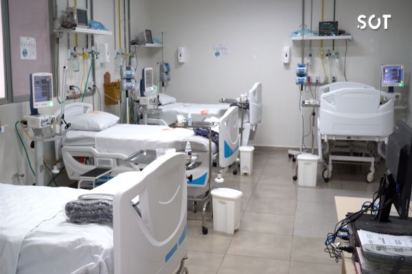 Imagem referente a notícia: Hospital de Retaguarda amplia UTIs em Cascavel para enfrentar alta de síndromes respiratórias