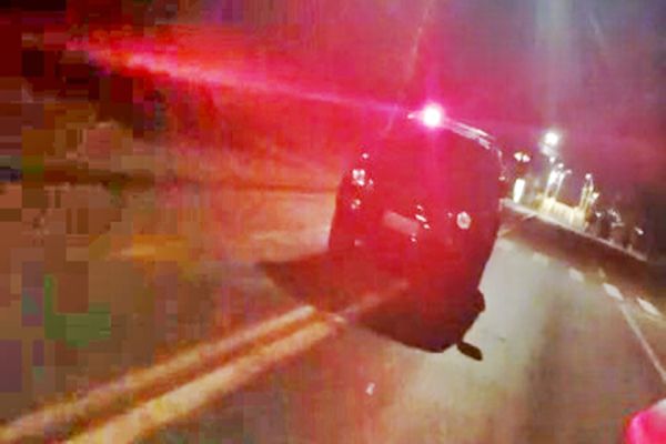 Imagem referente a notícia: Homem é preso pela GM com viatura falsa na contramão e arma ilegal no Jardim Melissa em Cascavel