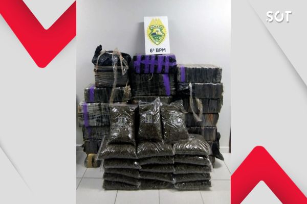 Imagem referente a notícia: Condutor foge da polícia pela contramão da BR-277 e é preso com mais de 400 kg de maconha no Bairro Cataratas