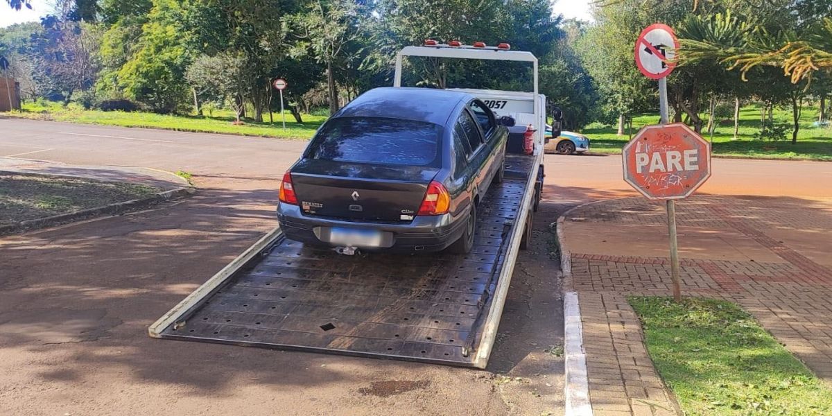 Transporte irregular de crianças é flagrado em frente a escola de Cascavel