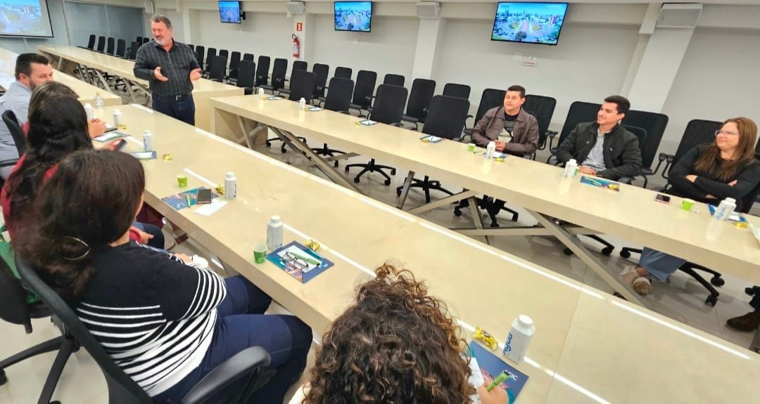 Acic compartilha experiências com comitiva de três municípios
