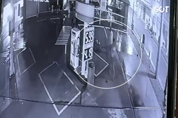 Imagem referente a notícia: Imagens de câmeras registram assassinato brutal no centro de Cascavel