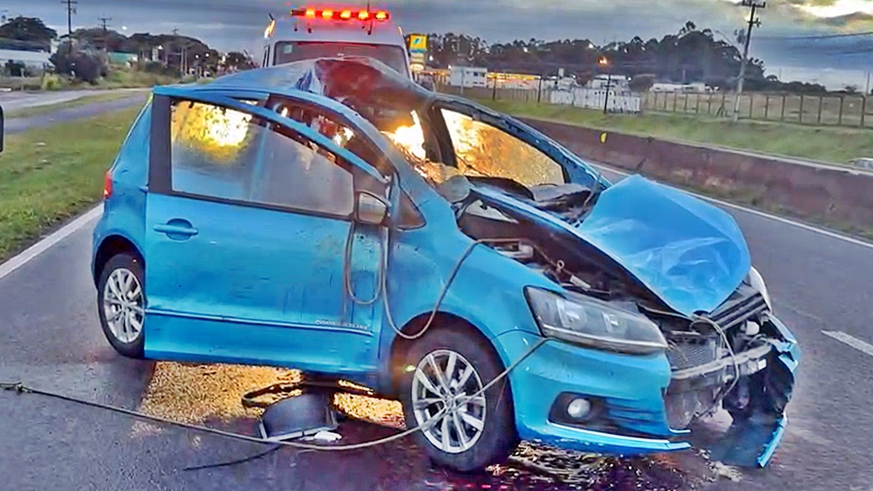 Carro atinge cavalo e deixa dois homens feridos na BR-277 em Cascavel