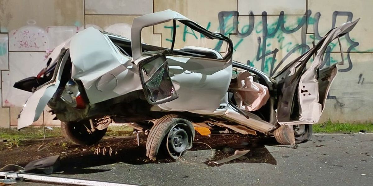 Colisão com canaleta mata jovem de 25 anos na BR-277, em Campo Largo