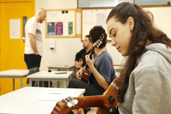 Imagem referente a notícia: Prefeitura de Cascavel abre inscrições para oficinas artísticas gratuitas em diversas modalidades