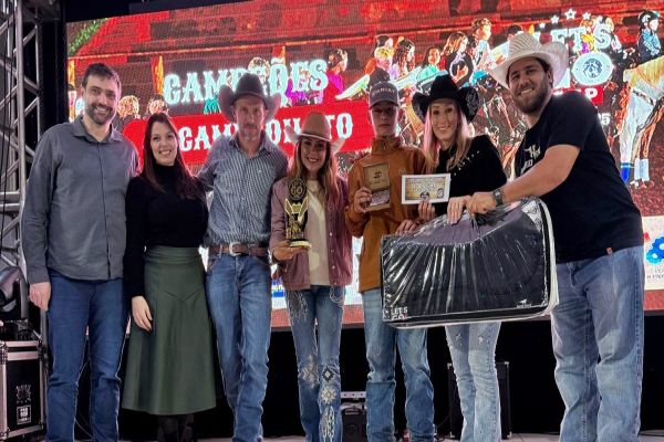 Imagem referente a notícia: Irmãos de Corbélia conquistam títulos no Let’s Go Cup e se destacam no cenário equestre do Paraná