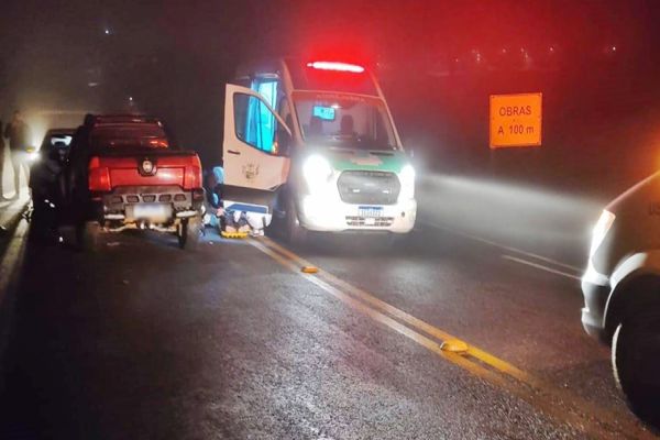 Imagem referente a notícia: Colisão frontal entre BMW e Strada deixa ferido grave na PR-471, em Três Barras do Paraná