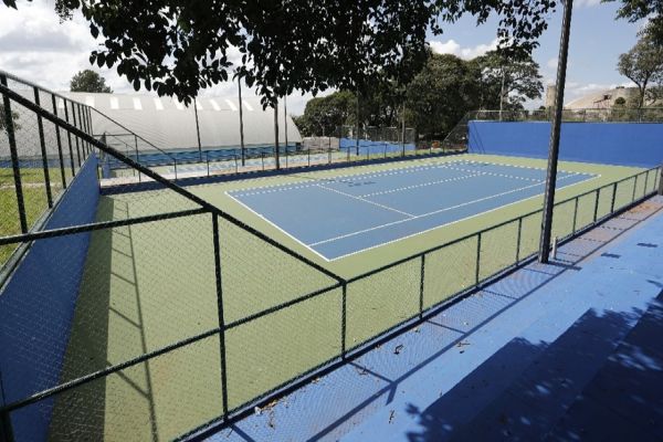 Imagem referente a notícia: Cascavel amplia acesso ao esporte com aulas gratuitas de tênis de quadra